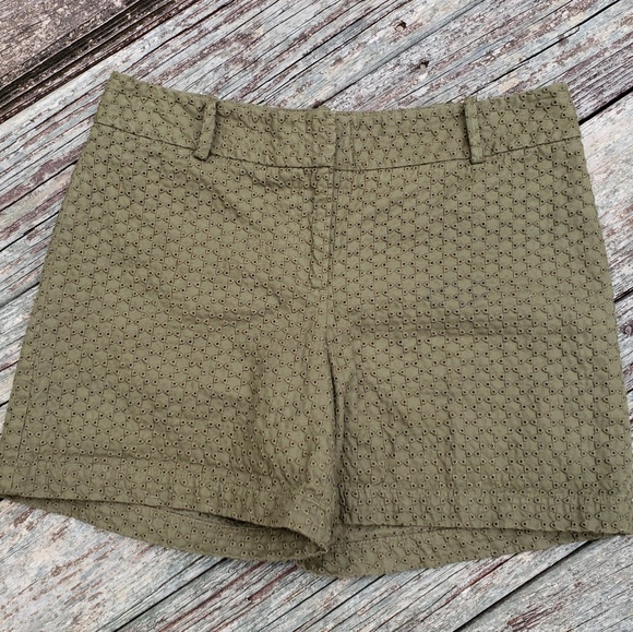 Talbots Pants - Classic Talbots shorts Khaki Green Sz 6 eyelet